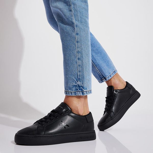 Classic low laceup Sneaker - Black Hot on Sale